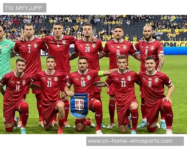 韩国足球队与塞尔维亚足球队激战正酣谁能在友谊赛中胜出夺得荣耀